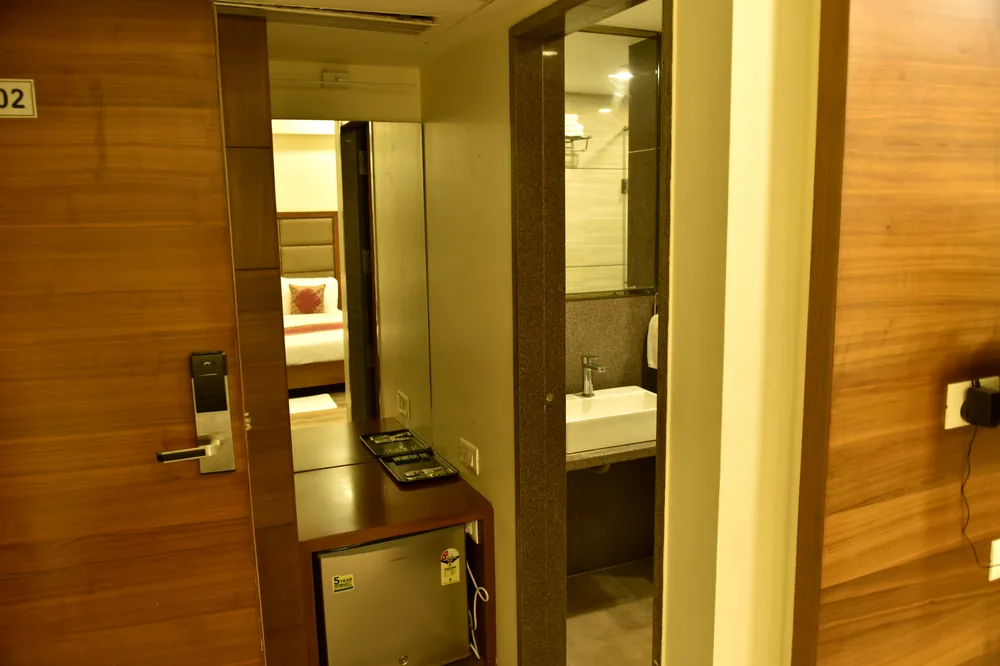 Premium Deluxe en-suite bathroom